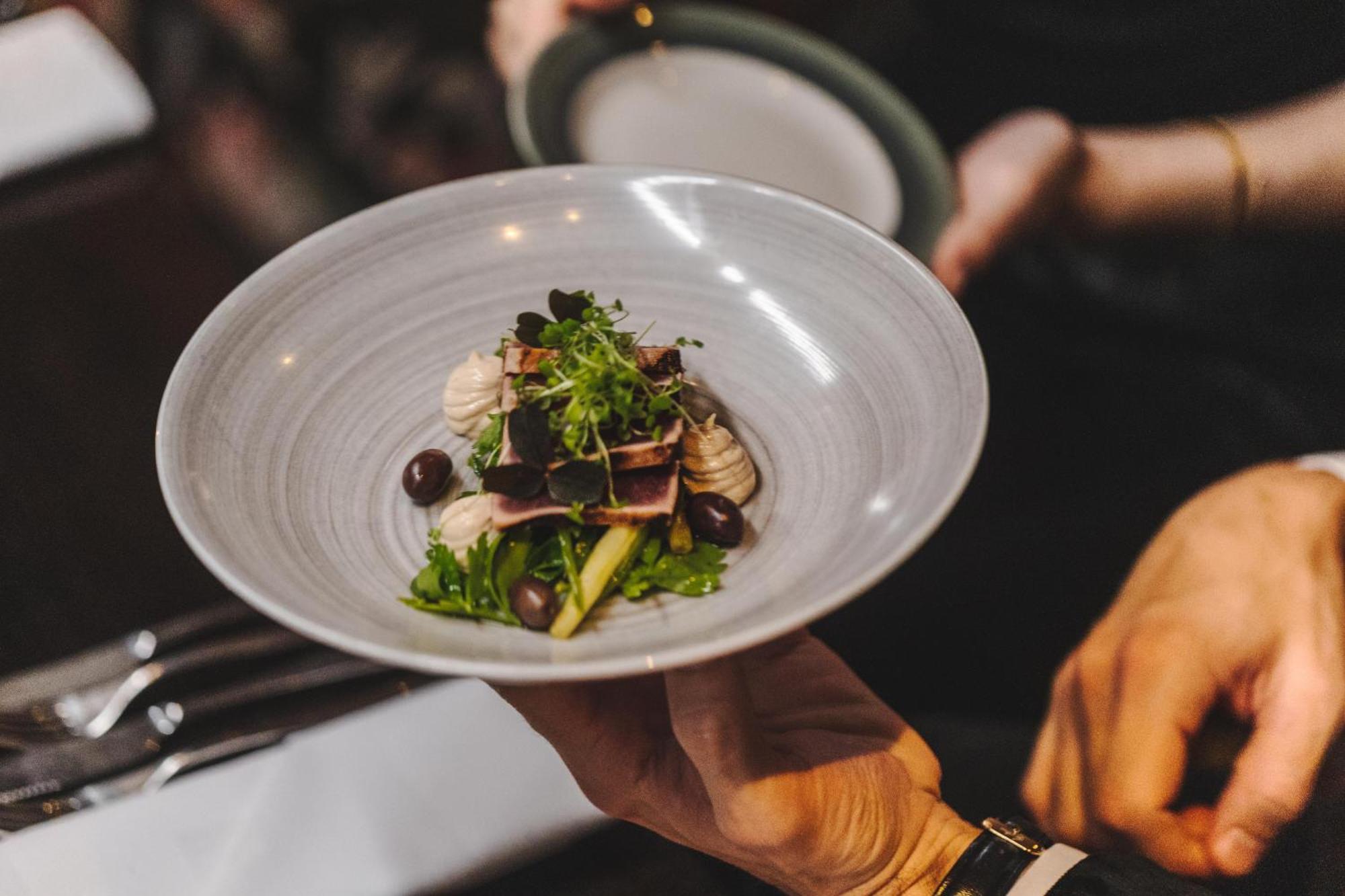 Hotel Pigalle Gothenburg Ngoại thất bức ảnh A server holding a plate of food