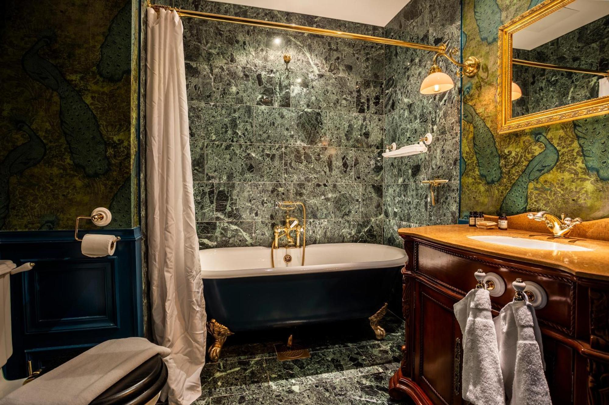 Hotel Pigalle Gothenburg Ngoại thất bức ảnh Bathroom